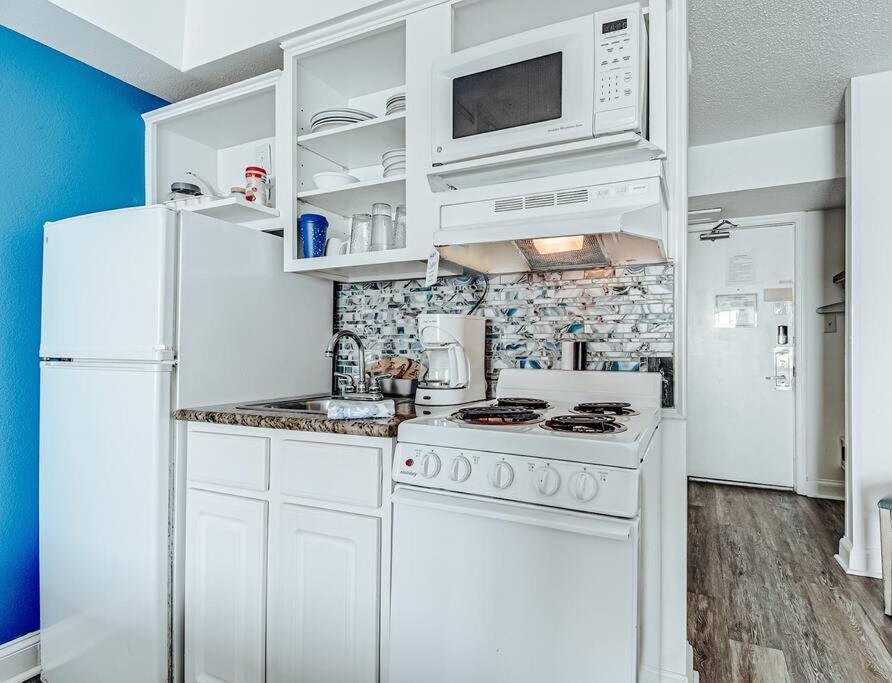 Ocean Front Comfy Condo W/Kitchen, Sleeps 4, Snowbird Paradise Myrtle Beach Extérieur photo